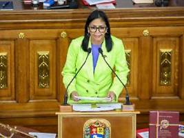 Rodríguez will Ölsektor öffnen : Venezuelas Übergangspräsidentin stellt Gespräche mit Opposition in Aussicht